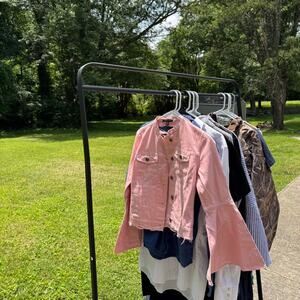 Romeo + juliet couture nwt distressed dusty pink cropped denim jacket small